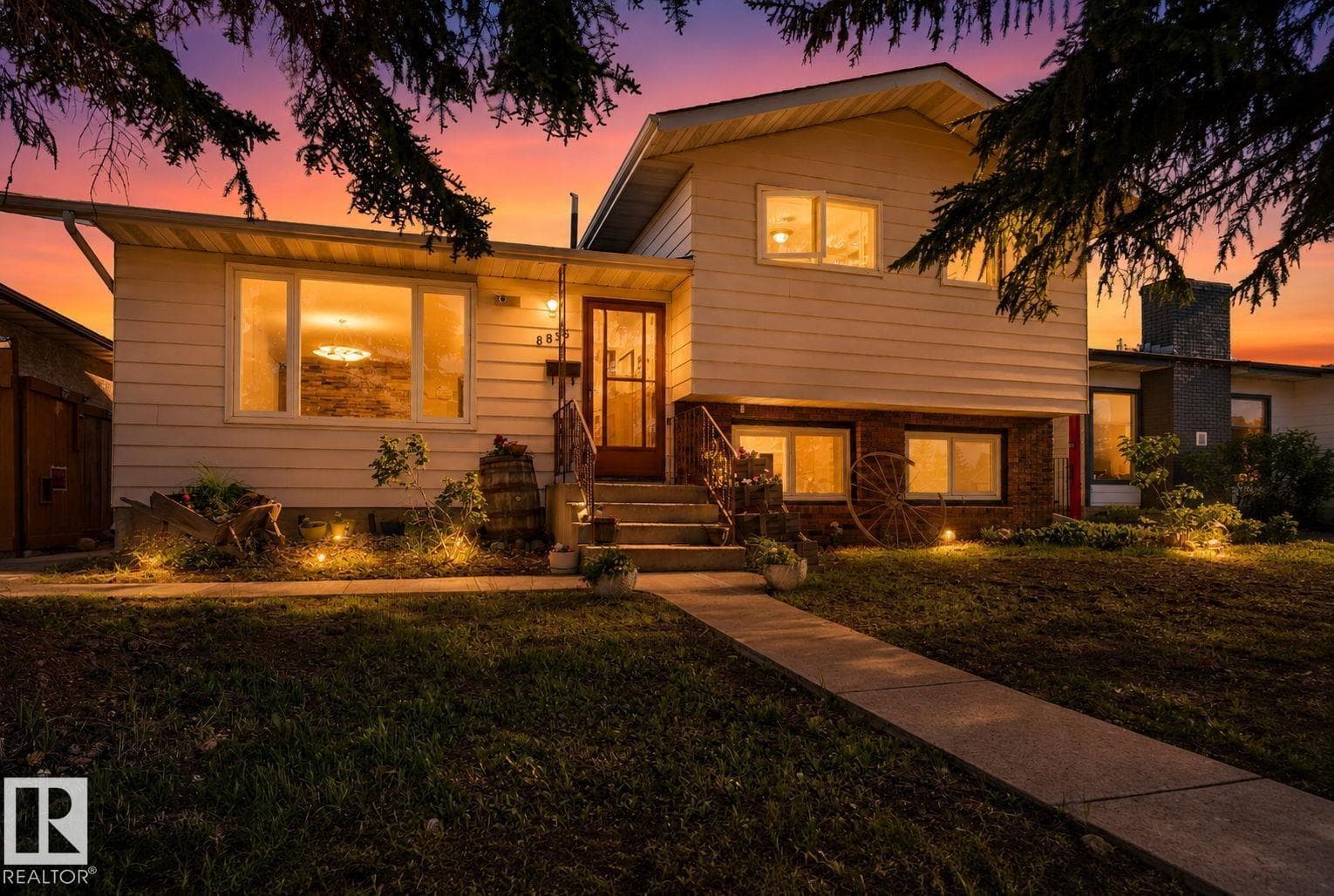 8835 152B AV NW