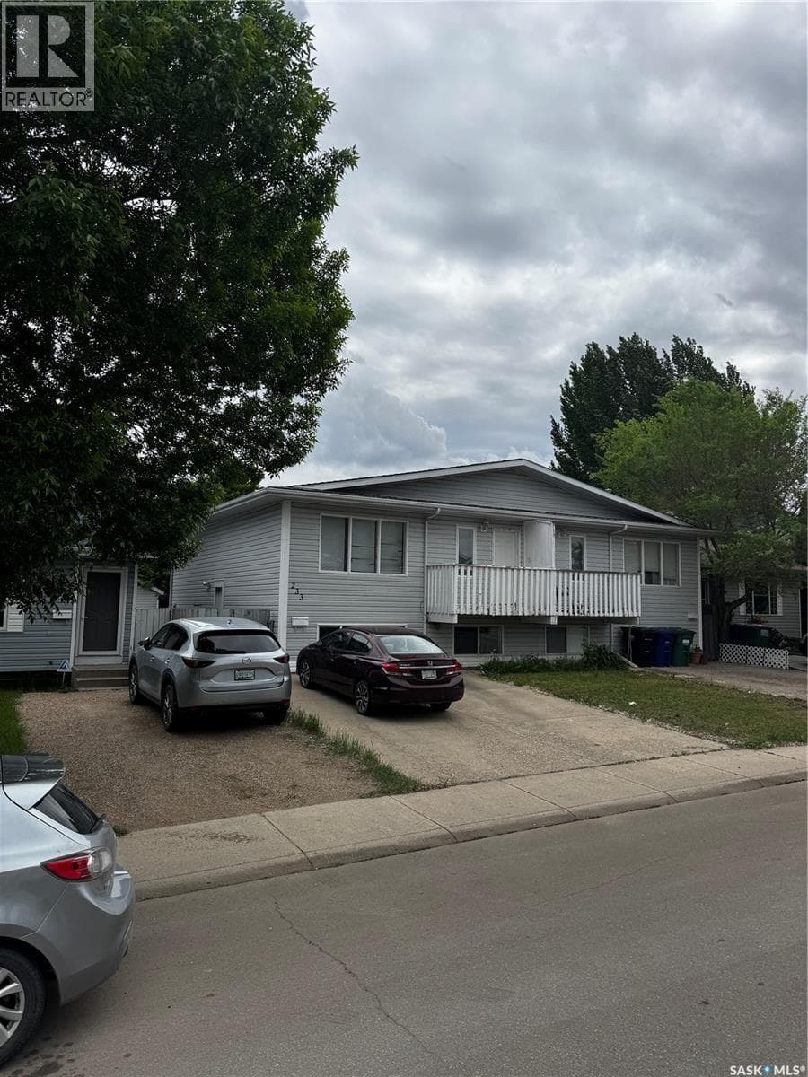 233 Lochrie CRESCENT